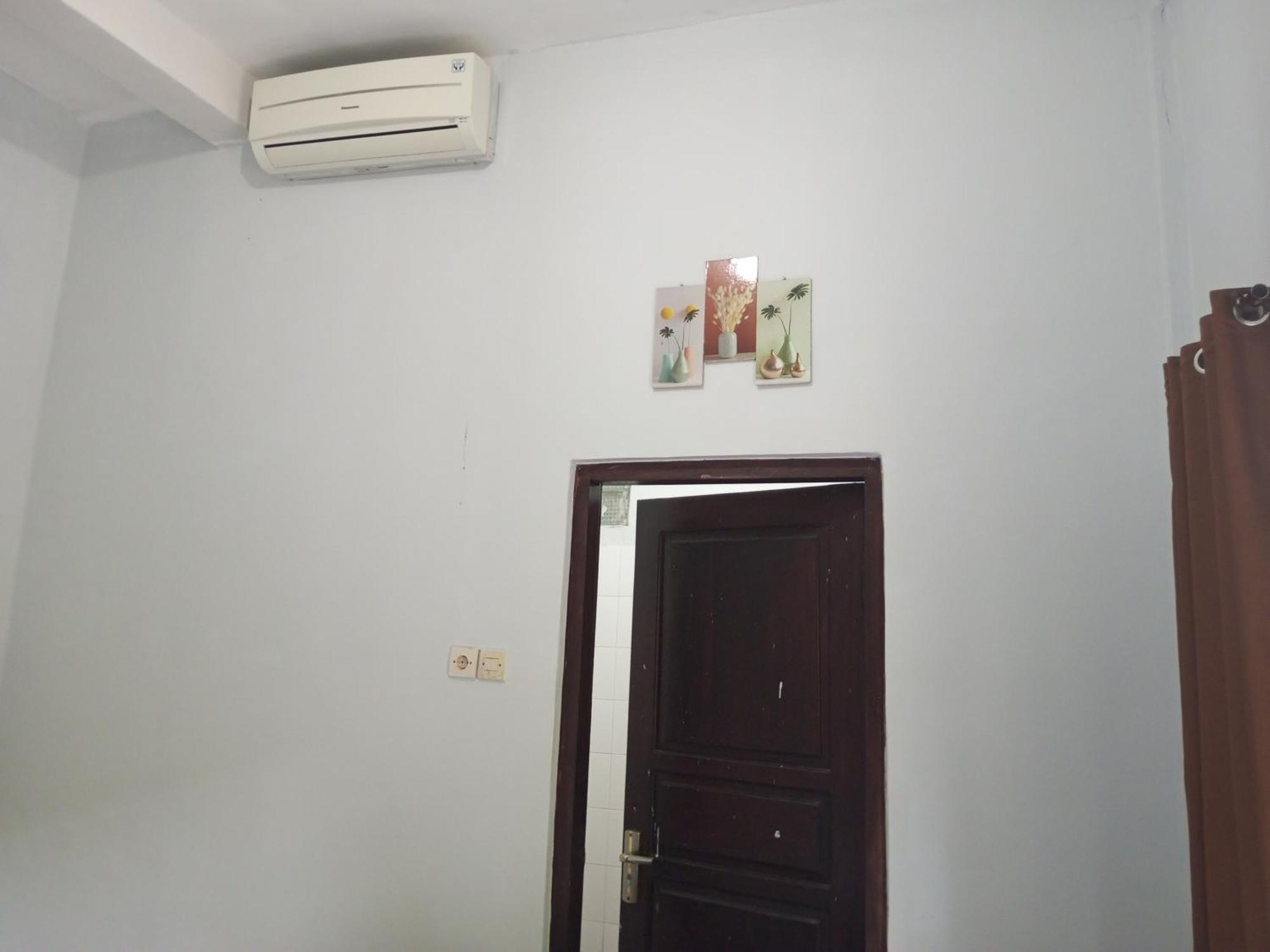Kri Homestay Kuta  Bilik gambar
